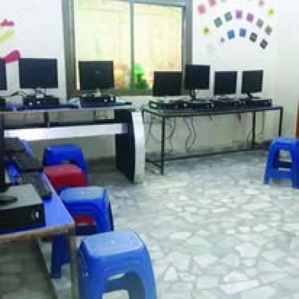 💻✨ Empowering Students with Technology at Aim High School & Montessori Computer Lab! ✨💻